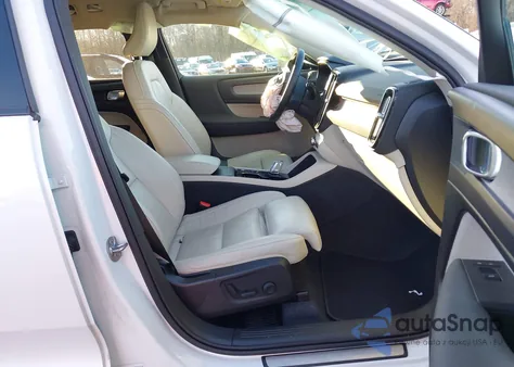 2023 Volvo Xc40 B5 Plus Dark Theme из США, поврежденный, VIN YV4L12UW8P2081071